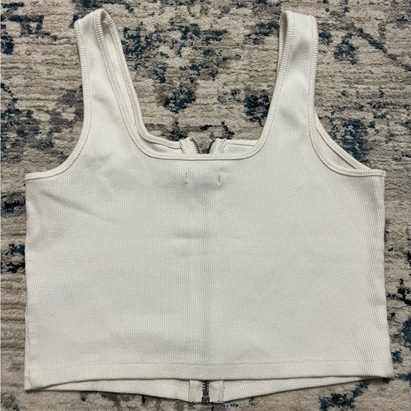 Front zipper crop tank - Picture 2 of 2